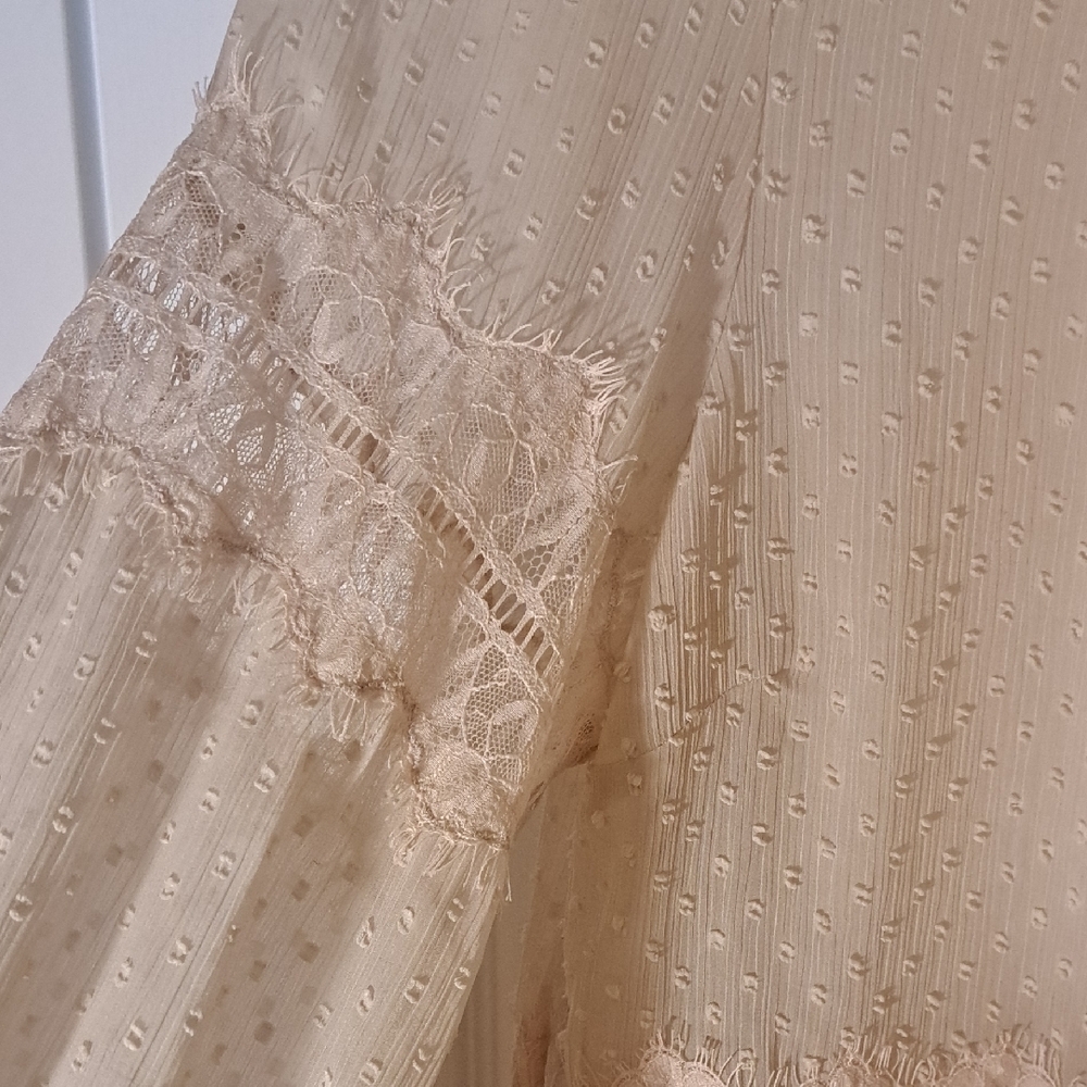 Elegant Cream Lace Women's Top - Picture 6 of 10